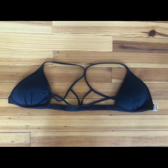 Black sports bra that clasps in front - Picture 3 of 3